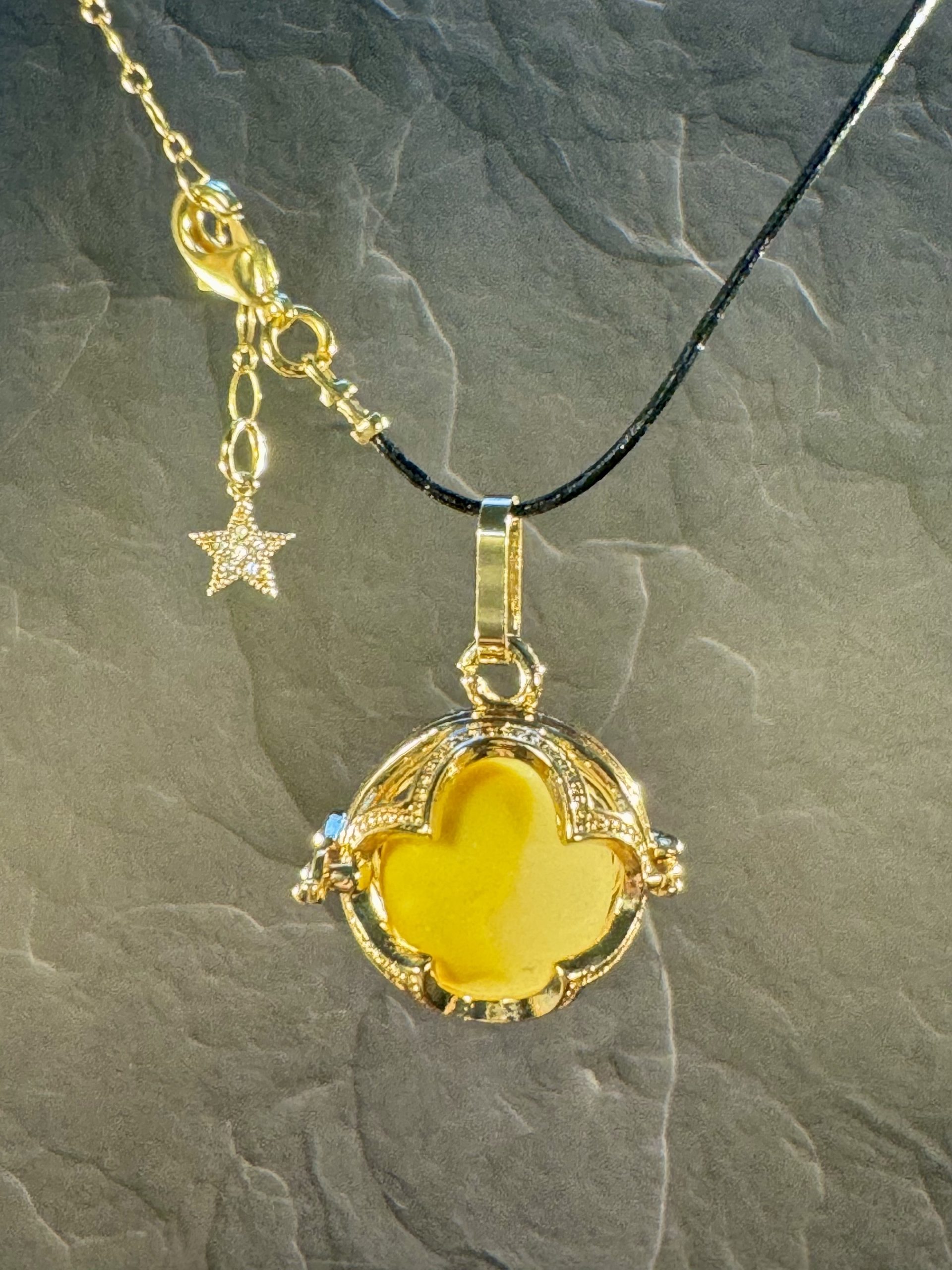 Yellow & White Pacifica Sea Glass Marble Pendant - Image 3