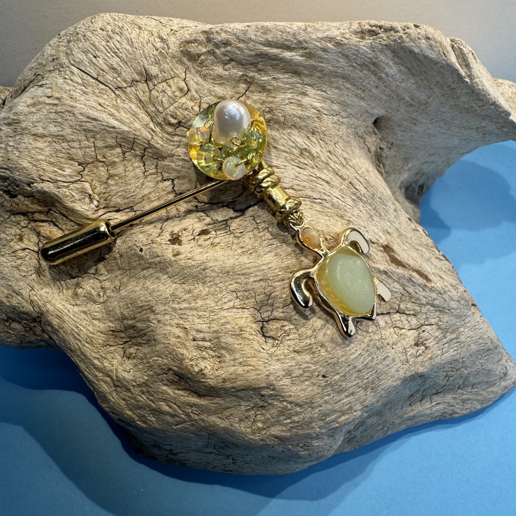 Opalescent Sea Glass & Bling Turtle Pin - Image 2