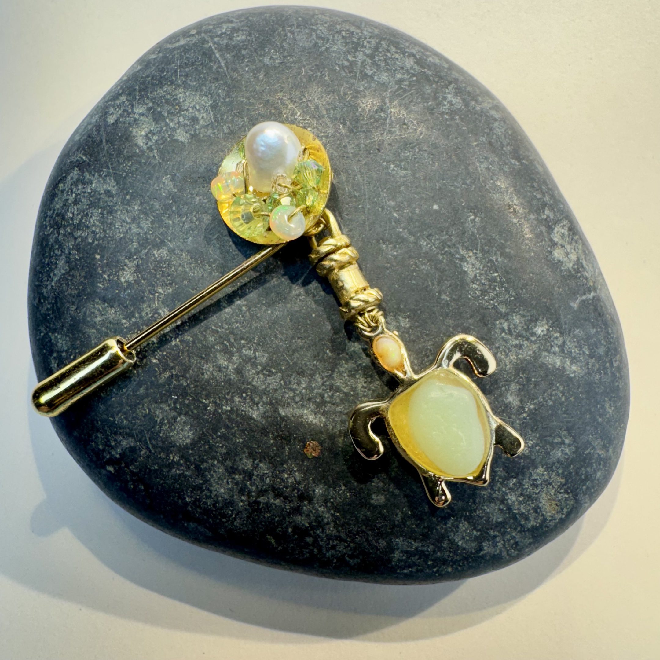 Opalescent Sea Glass & Bling Turtle Pin - Image 3
