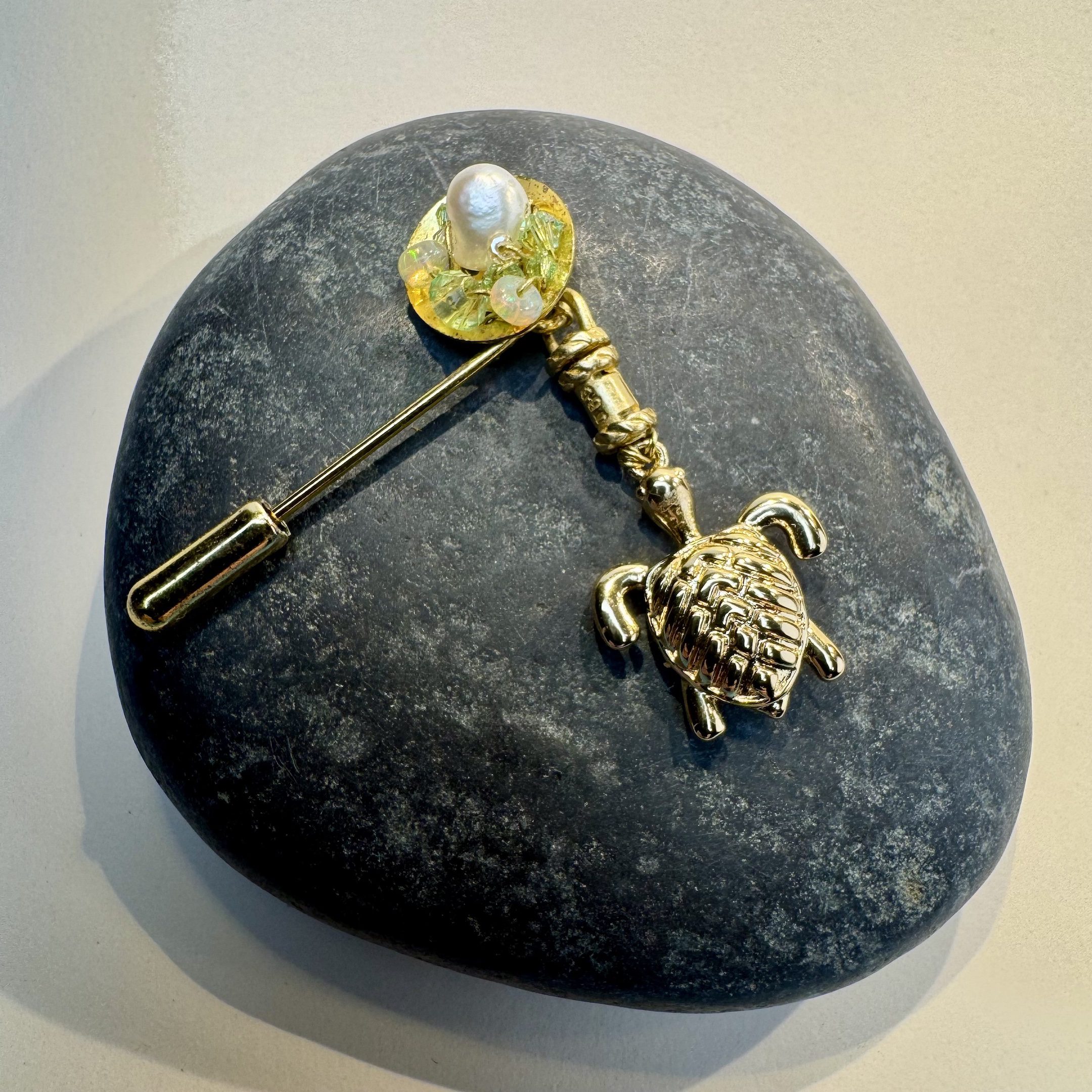 Opalescent Sea Glass & Bling Turtle Pin - Image 4